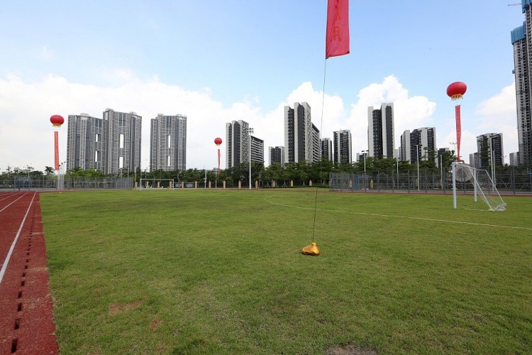 广东足球场五年净增2600块,总量1.37万领跑全国,万人拥有量仍落后江苏 广东足球场五年净增2600块,总量1.37万领跑全国,万人拥有量仍落后江苏