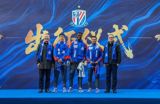 申花2026赛季出征:新援亮相,谷际庆称背负前所未有压力 申花2026赛季出征:新援亮相,谷际庆称背负前所未有压力