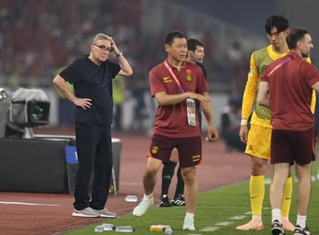 0-1负印尼 伊万科维奇揽全责:我承担非常大责任 国足提前出局 0-1负印尼 伊万科维奇揽全责:我承担非常大责任 国足提前出局