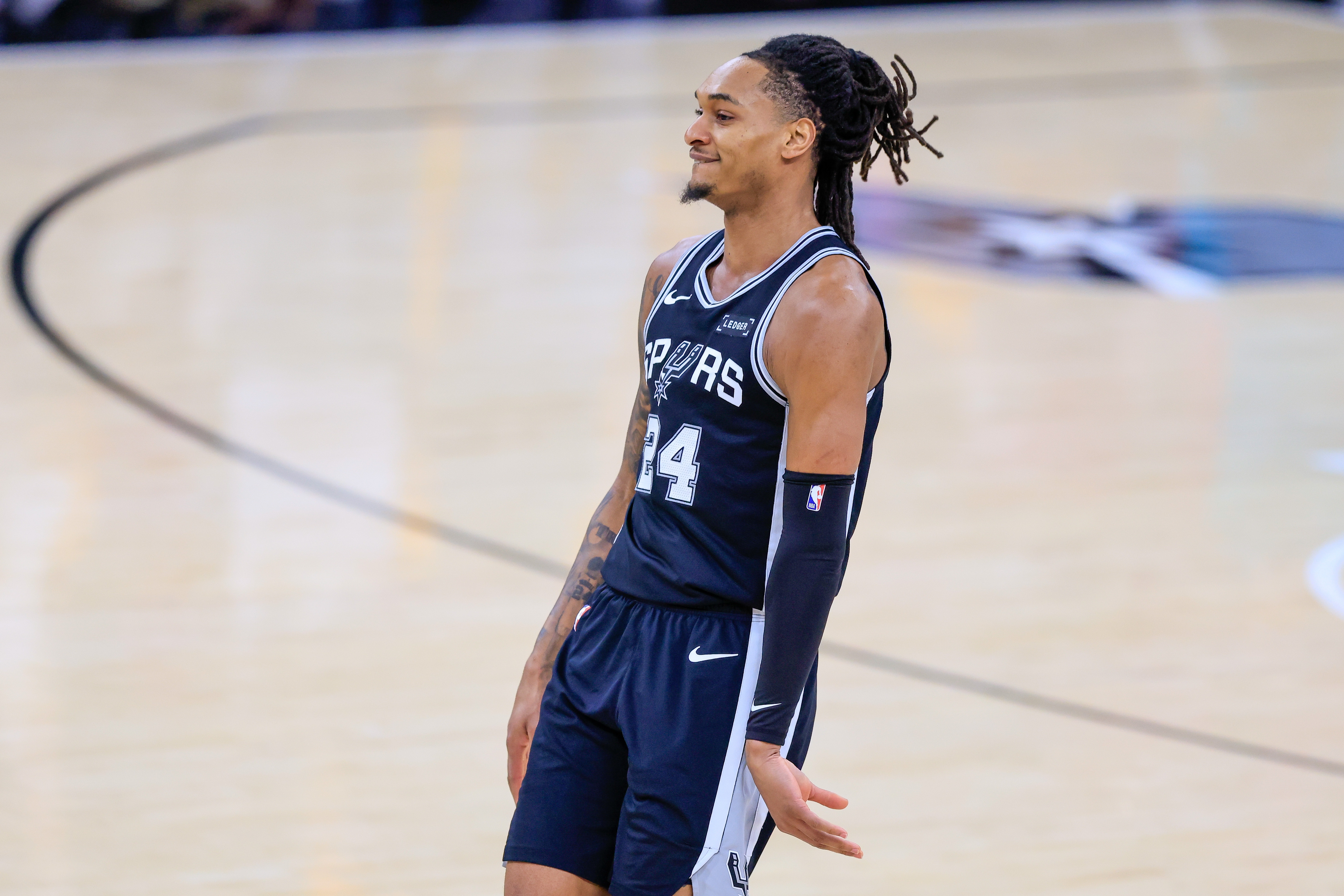 瓦塞尔:防守即取胜之道 马刺103-82雷霆扳平2-2
