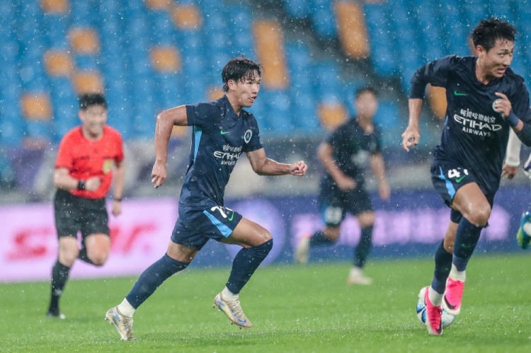 单刀被扑+雨战中断+替补闪击 深圳U20客场1-1津门虎