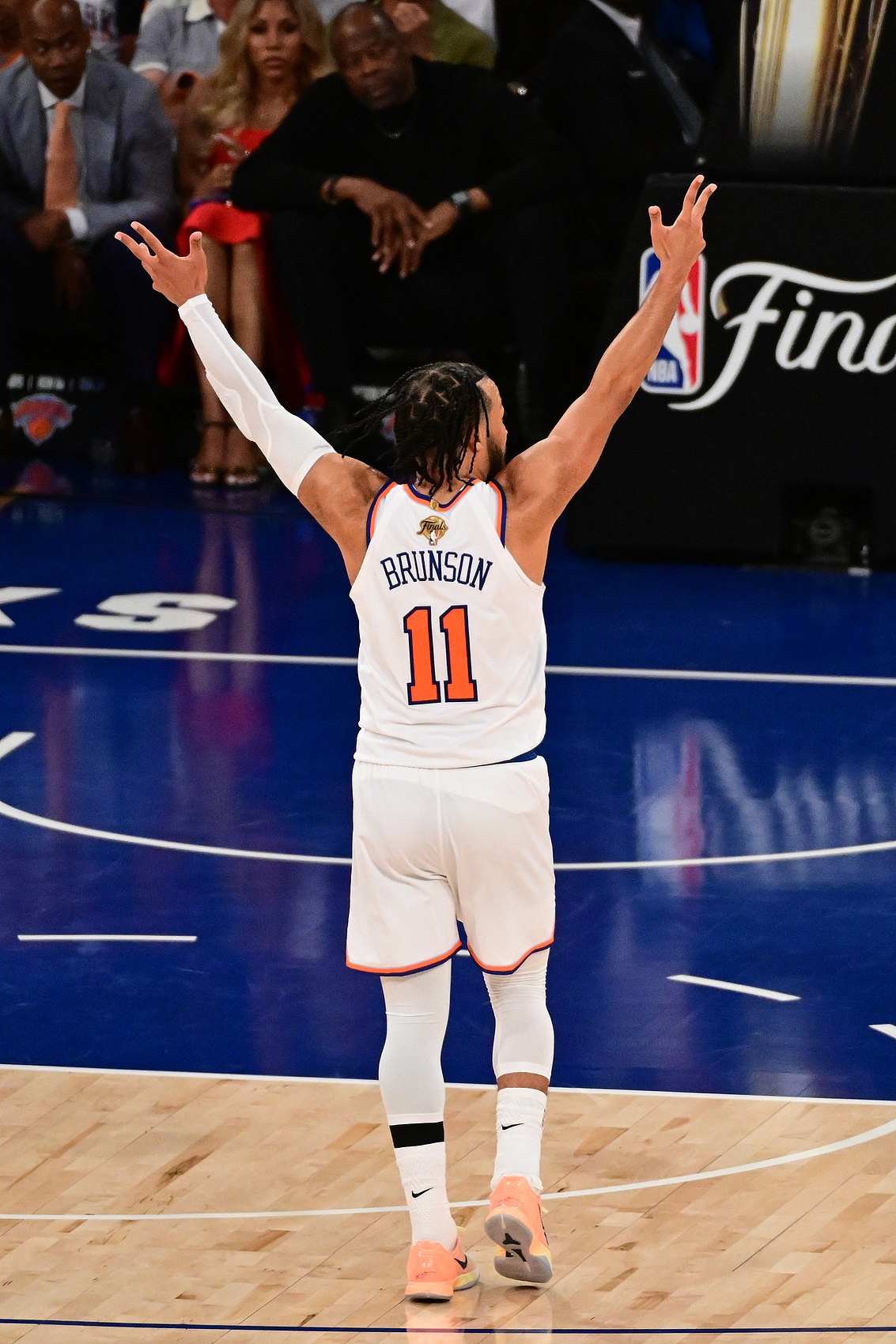 布伦森夺冠首刻：与对手主帅握手 父亲盛赞家教