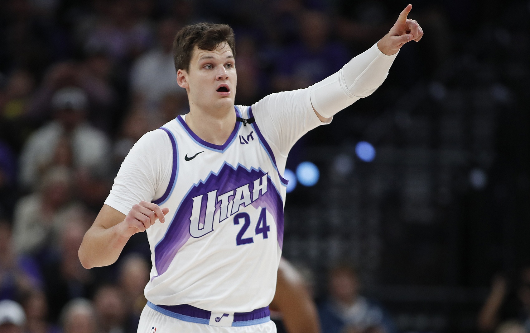 湖人休赛期操作空间有限:詹姆斯降薪与否决定5000万空间真伪 湖人休赛期操作空间有限:詹姆斯降薪与否决定5000万空间真伪