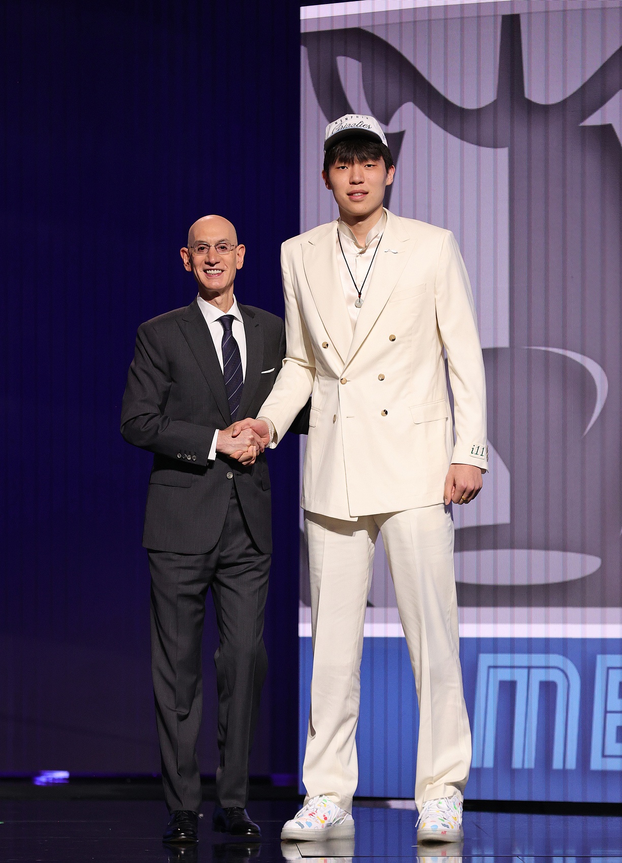 杨瀚森新秀季数据盘点：NBA效率低迷，G联赛攻防全能