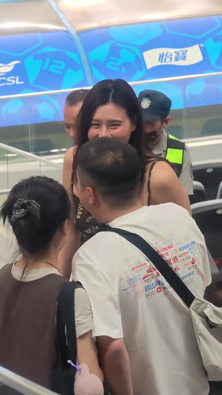 泳坛名将刘湘现场助阵,青岛海牛4-2力克云南玉昆 泳坛名将刘湘现场助阵,青岛海牛4-2力克云南玉昆