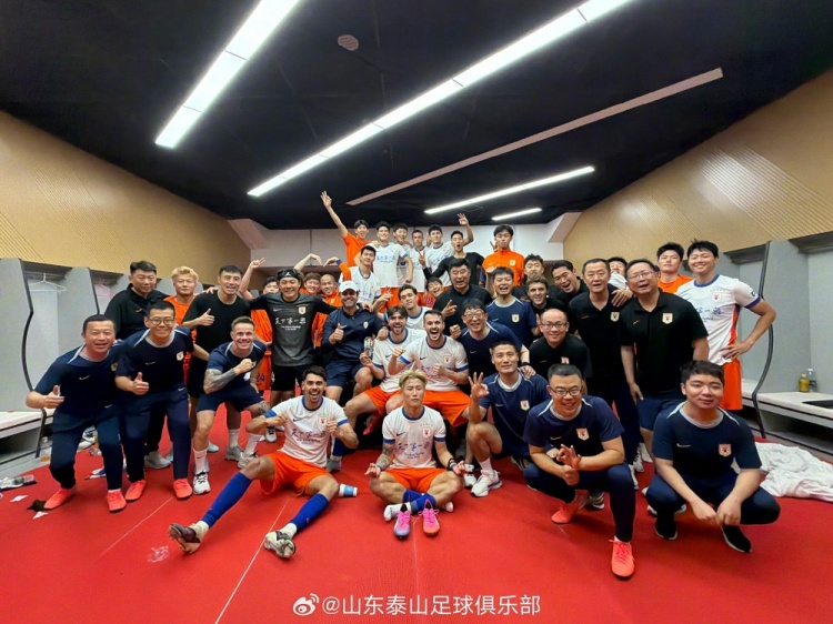 泽卡瓦科齐双响 山东泰山客场5-1横扫辽宁铁人 泽卡瓦科齐双响 山东泰山客场5-1横扫辽宁铁人