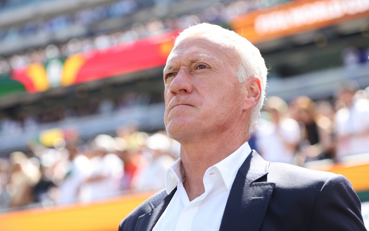 莱因克尔连轰FIFA：禁黑纱悼亡母+5场荒谬停赛