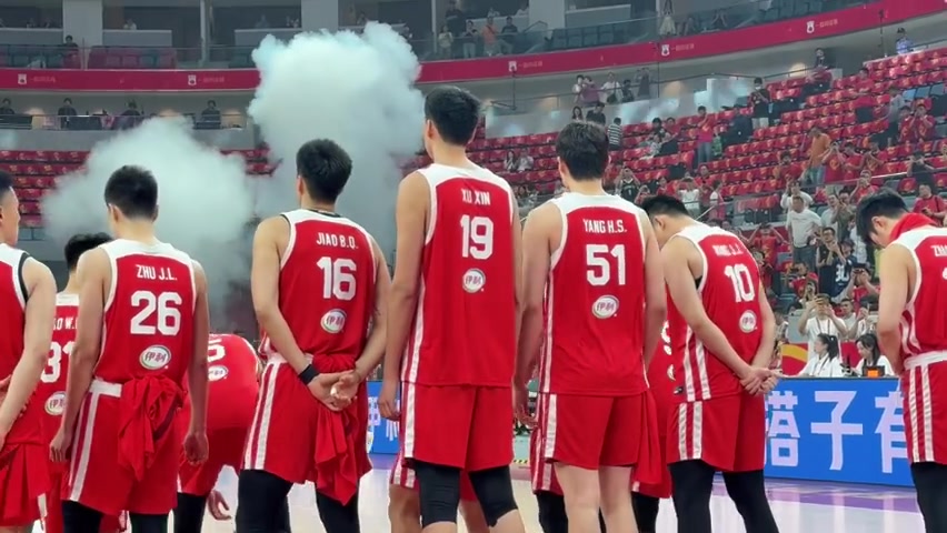 杨瀚森回归首秀7分8篮板,中国男篮险胜荷兰 杨瀚森回归首秀7分8篮板,中国男篮险胜荷兰