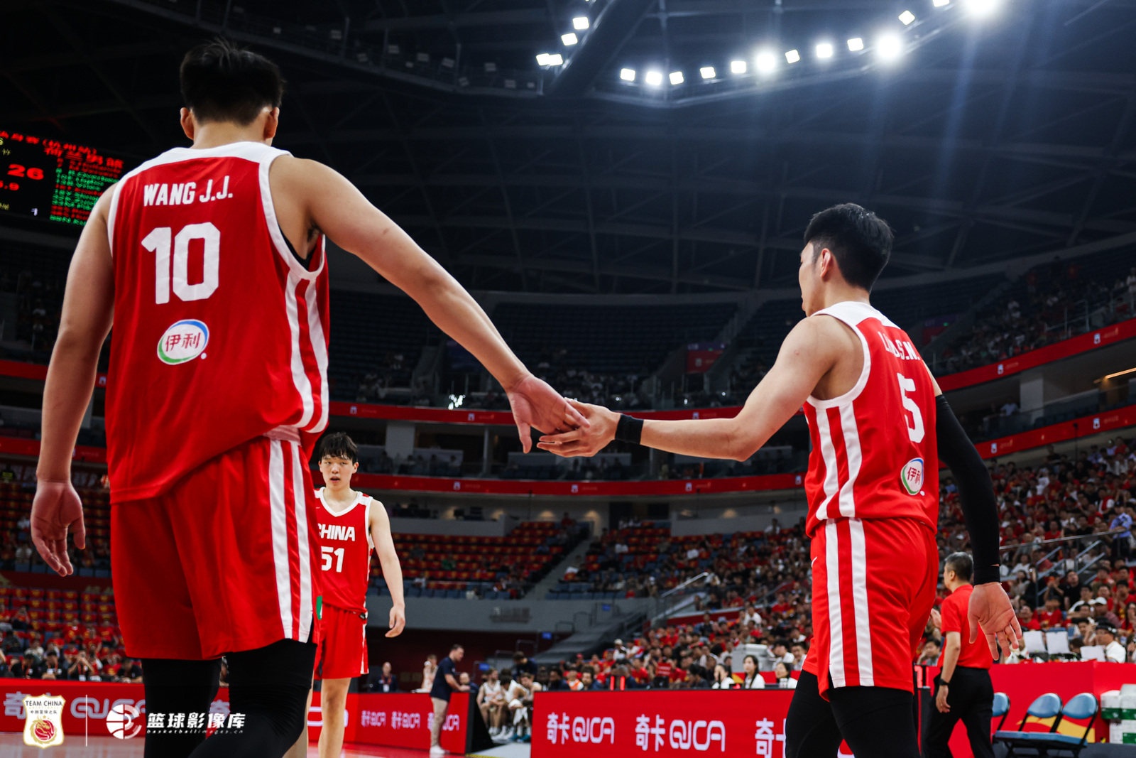 杨瀚森低位策应与外线空间冲突：仅得2分，正负值-1