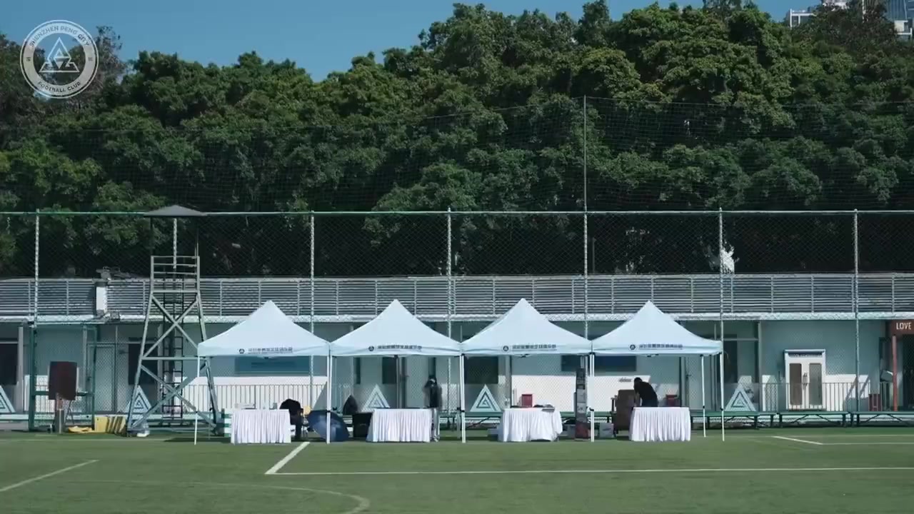 高温预警下海港开放日到场球迷超千人
