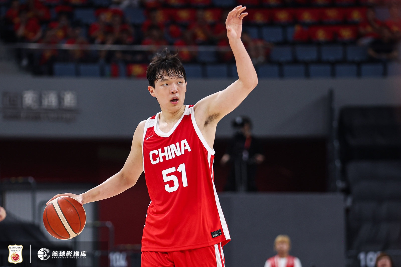 媒体人:国内仅韩登刘维伟能用好杨瀚森高位发牌 媒体人:国内仅韩登刘维伟能用好杨瀚森高位发牌