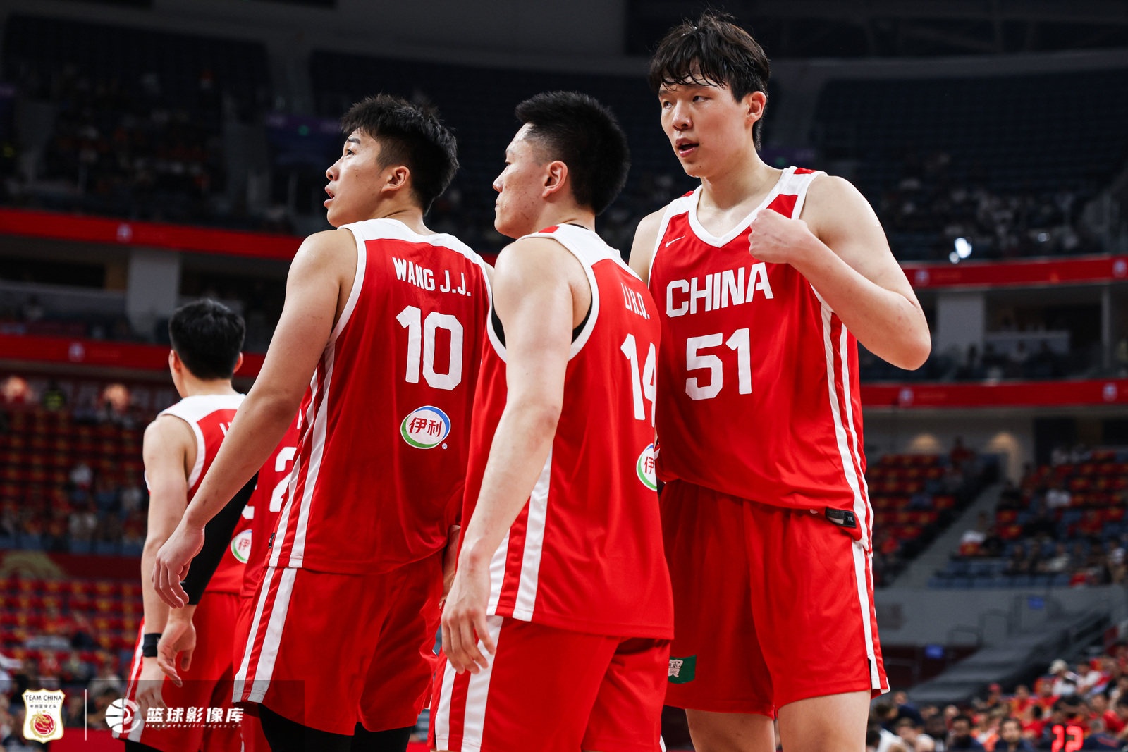 磨合困境凸显，杨瀚森或需转型内线蓝领