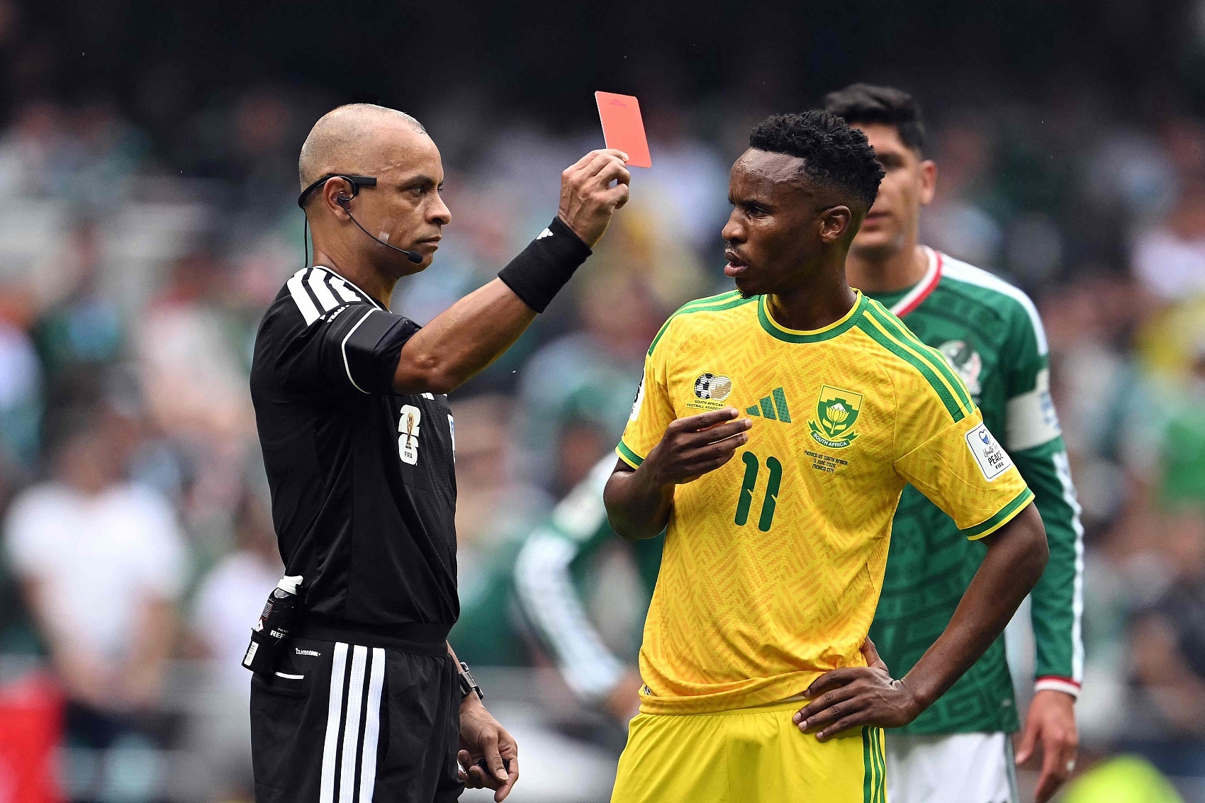 FIFA重罚：南非中场兹瓦内因严重粗暴犯规禁赛三场